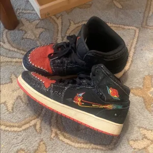 NIKE Jordan 1 Siempre Familia Kids Black and Red Sneakers 6.5 Y $75
