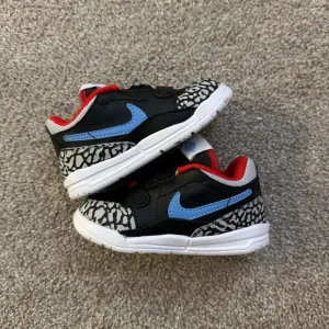Nike Jordan Legacy 312 Low Toddlers- black/grey/blue- US 6C