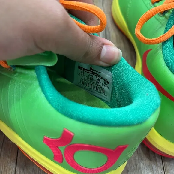 Nike Kevin Durant KD VI Candy Basketball Boys Sneakers Size 4Y