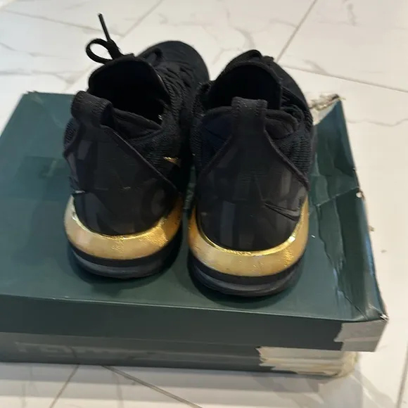 Nike Lebron 16 XVI I’m King Sneakers 11.5 Black Gold