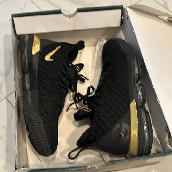 Nike Lebron 16 XVI I’m King Sneakers 11.5 Black Gold