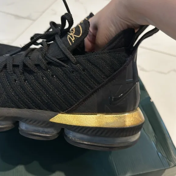 Nike Lebron 16 XVI I’m King Sneakers 11.5 Black Gold