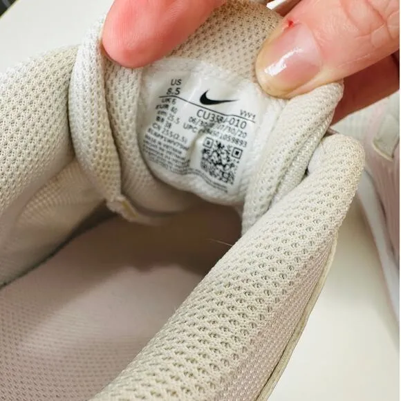 Nike MC Trainer Platinum Metallic Silver &amp; Pink Training Sneakers 8.5
