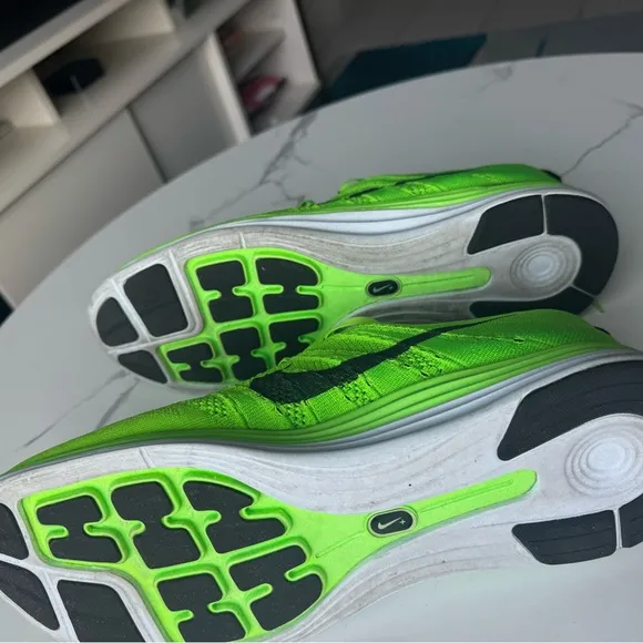 Nike Men’s 14 Flyknit Lunar1  Neon Green Sneakers NWOT