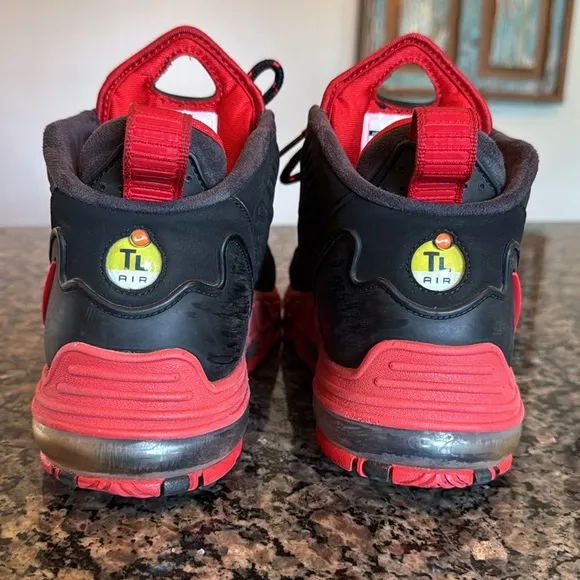 Nike mens air Max Pillar Black and Red Sneakers EUC 10.5