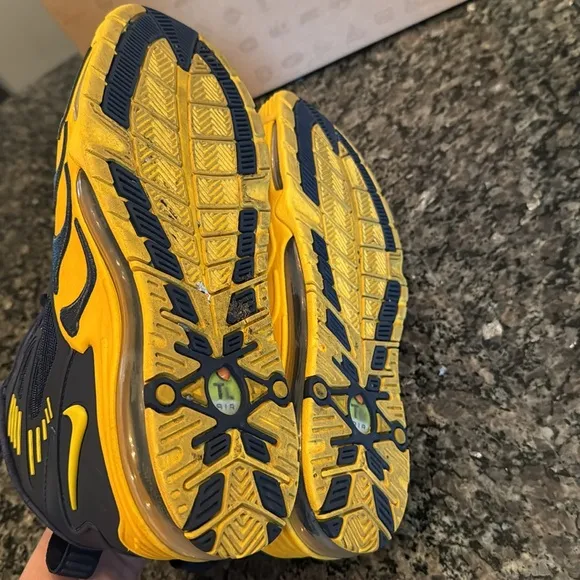 Nike men’s air max pillar Blue and Yellow Air Sneakers EUC 10.5