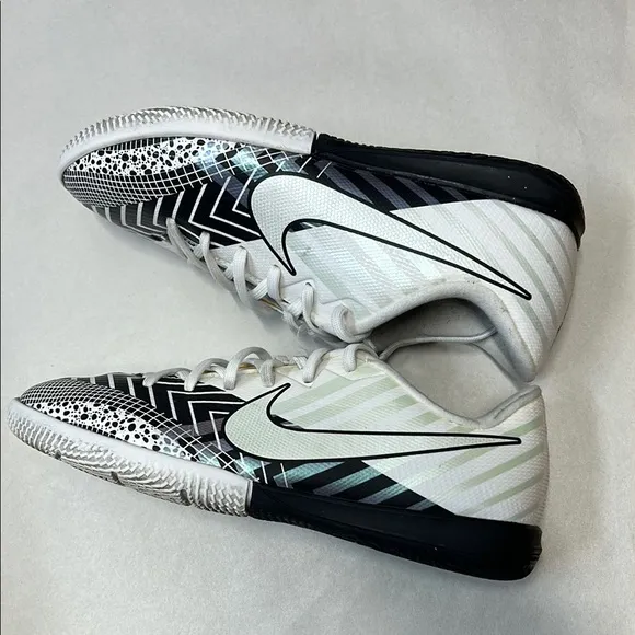 Nike Mercurial Vapor 13 Academy MDS IC  Graphic Black and White Sneakers youth 3