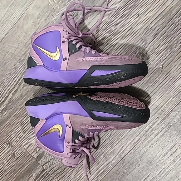 Nike Purple and Gold Kyrie High-Top Sneakers Size 4