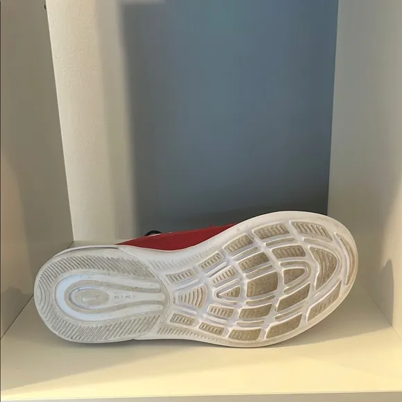 Nike Red and White Sneakers Dynamic Design