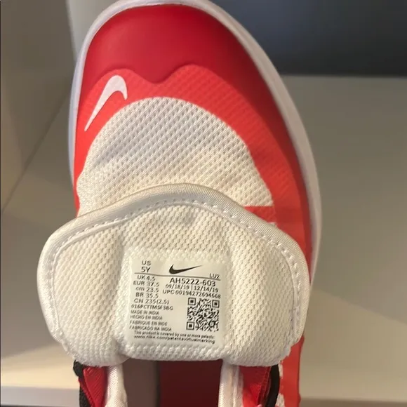Nike Red and White Sneakers Dynamic Design