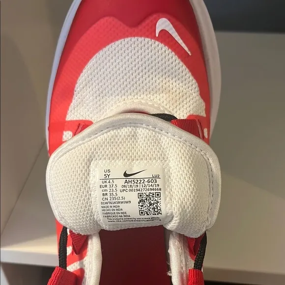 Nike Red and White Sneakers Dynamic Design