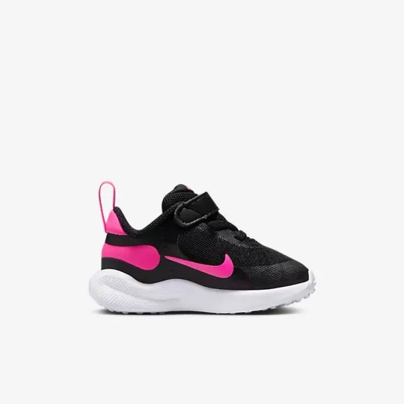 Nike Revolution 7 Kids' Sneakers - Black and Pink Size 5c