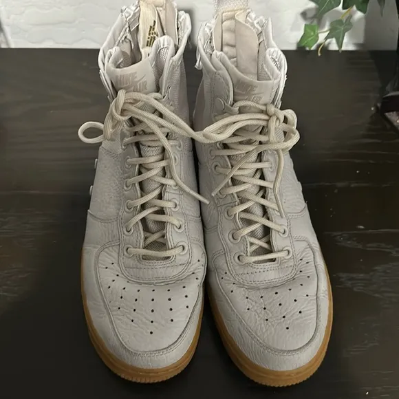 Nike SF AIR FORCE 1 WOMANS Mid Vast Grey Sneakers Size 9 Laces/Strap/zipper