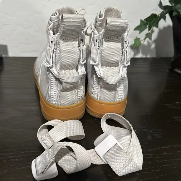 Nike SF AIR FORCE 1 WOMANS Mid Vast Grey Sneakers Size 9 Laces/Strap/zipper