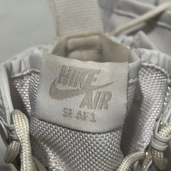 Nike SF AIR FORCE 1 WOMANS Mid Vast Grey Sneakers Size 9 Laces/Strap/zipper