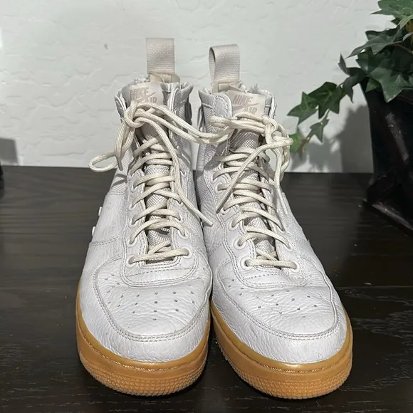 Nike SF AIR FORCE 1 WOMANS Mid Vast Grey Sneakers Size 9 Laces/Strap/zipper