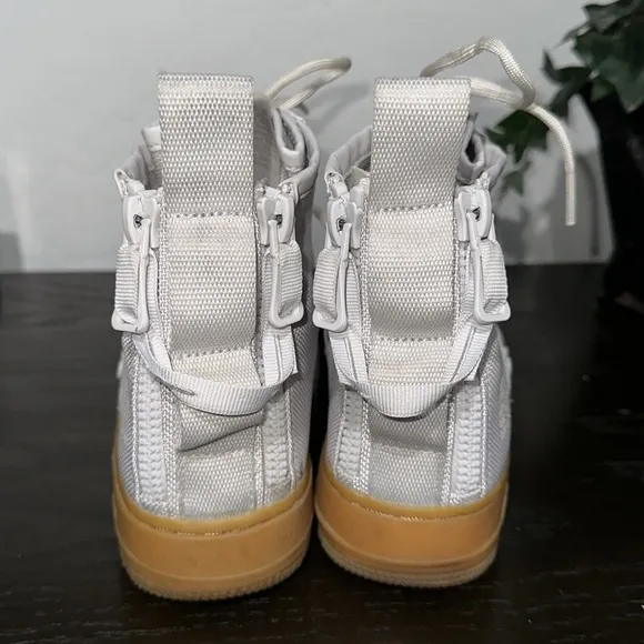 Nike SF AIR FORCE 1 WOMANS Mid Vast Grey Sneakers Size 9 Laces/Strap/zipper