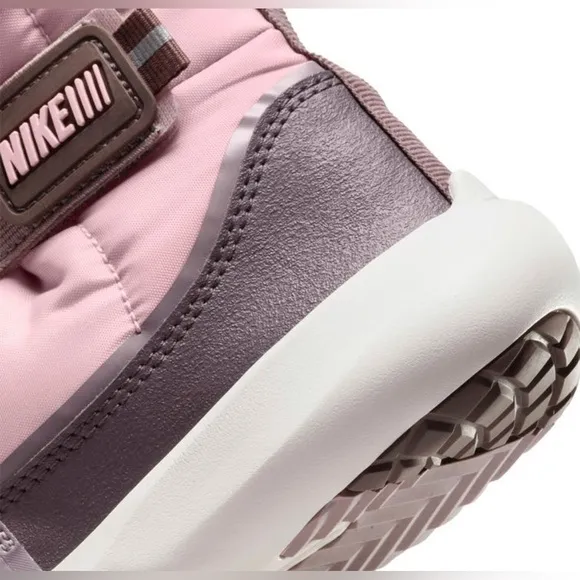 NIKE slip-on girl’s snow  boots