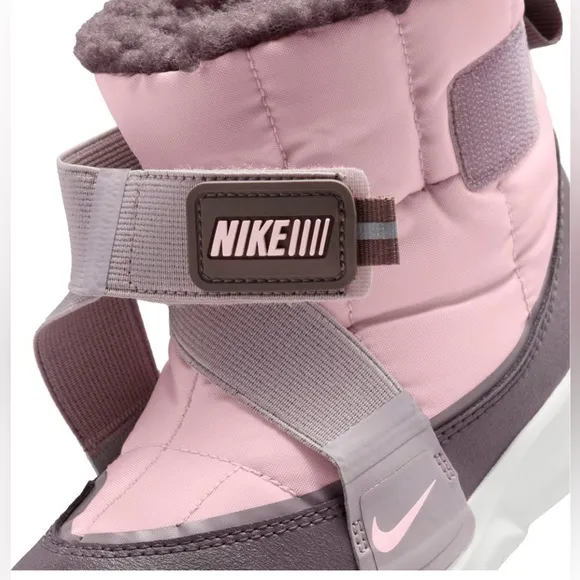 NIKE slip-on girl’s snow  boots