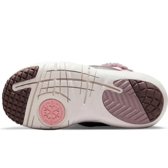 NIKE slip-on girl’s snow  boots