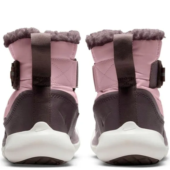 NIKE slip-on girl’s snow  boots