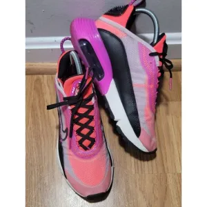 Nike AIR MAX 2090 Women's Pink Sneakers 7