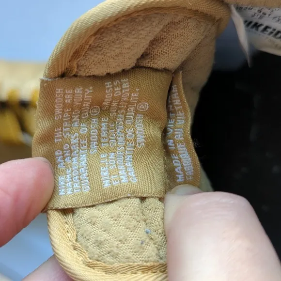 NikeiD Custom Designed  Gold and Black Sneakers 2015 Size 8.5