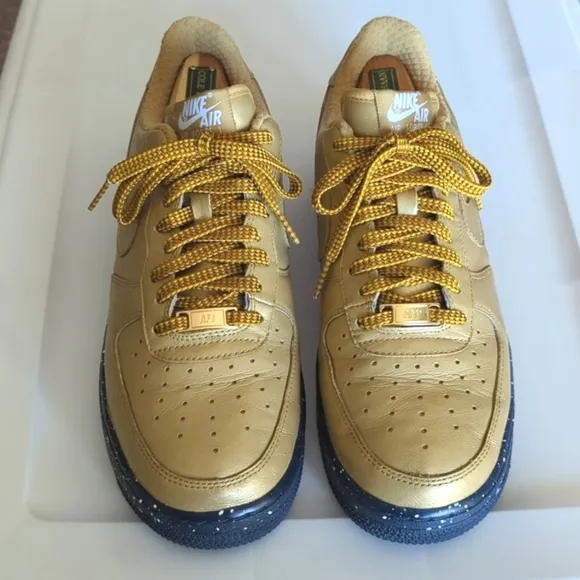 NikeiD Custom Designed  Gold and Black Sneakers 2015 Size 8.5