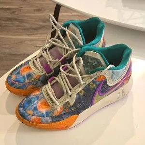 Nike kyrie 8 mens shoe size 11.5