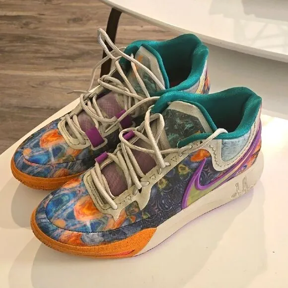 Nike kyrie 8 mens shoe size 11.5