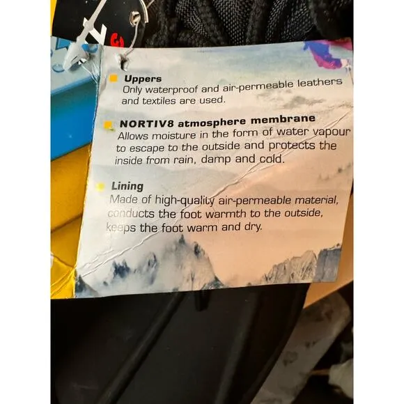 Notice v8 snow boots NIB