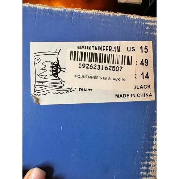 Notice v8 snow boots NIB