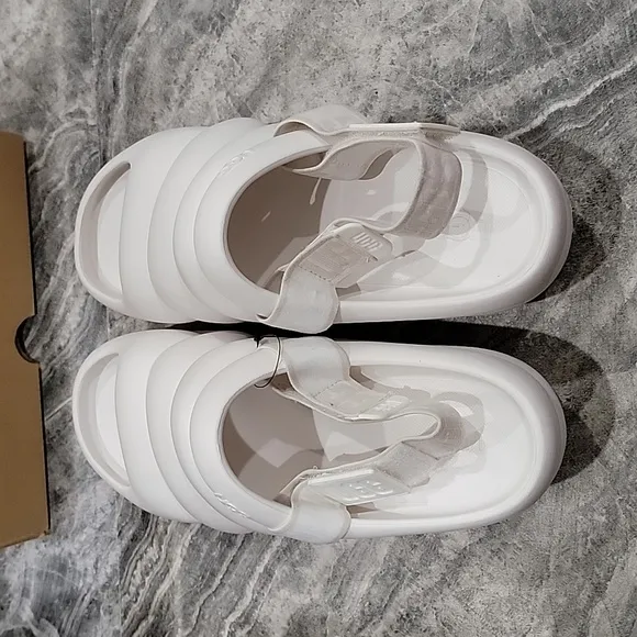 NWB Women's size 9 UGG Platform Clog Sandals