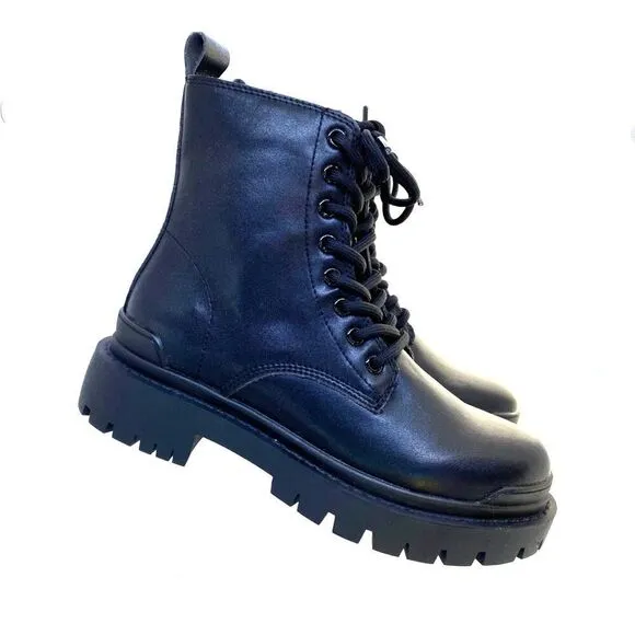 NWOB AQUA Bloomingdales AQUA Combat Style Lace Up Boots Black Leather Upper 6 M