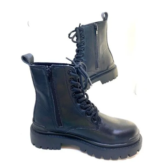 NWOB AQUA Bloomingdales AQUA Combat Style Lace Up Boots Black Leather Upper 6 M