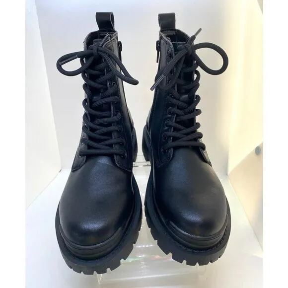 NWOB AQUA Bloomingdales AQUA Combat Style Lace Up Boots Black Leather Upper 6 M
