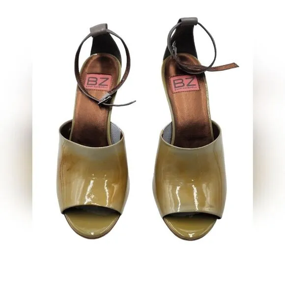 NWOB Banfi Zambrelli women's two - tone leather wedge ankle strap sandals 7M
