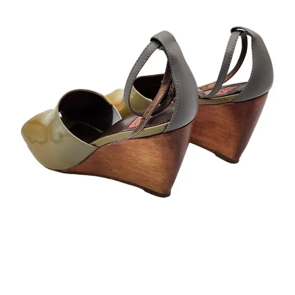 NWOB Banfi Zambrelli women's two - tone leather wedge ankle strap sandals 7M
