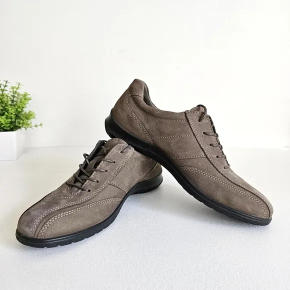 NWOT Ecco Womens Size 38 Taupe Suede Leather Academia Lace Up Comfort Flat Shoes