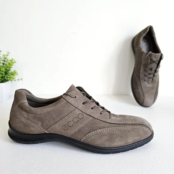 NWOT Ecco Womens Size 38 Taupe Suede Leather Academia Lace Up Comfort Flat Shoes