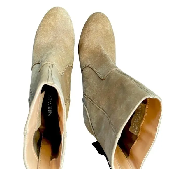 𝅺NWOT Nine West Tan Suede  Platform Ankle Boots Size 8.5.