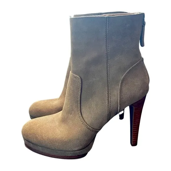 𝅺NWOT Nine West Tan Suede  Platform Ankle Boots Size 8.5.