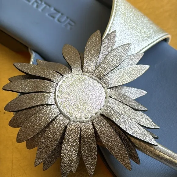 NWOT! Robert Zur Sunflower Thong Sandals