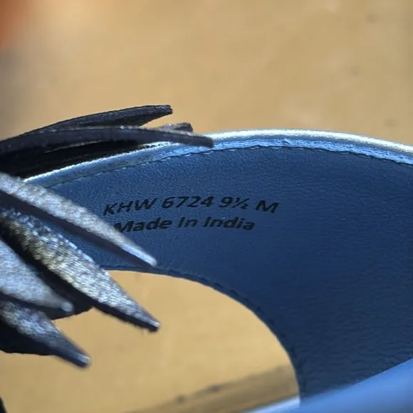 NWOT! Robert Zur Sunflower Thong Sandals