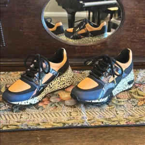 NWOT Steve Madden Black and Orange Sneakers with Speckled Midsole
