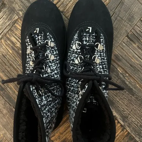 NWOT Women’s Larroude Vail Ankle Platform Boots – Sz 9