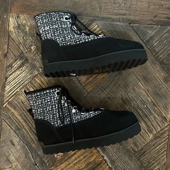 NWOT Women’s Larroude Vail Ankle Platform Boots – Sz 9