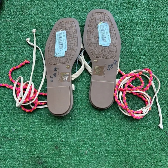 NWT Chelsea &amp; Violet Women's Beige and Pink Lace Up Flat Sandals Size 6.5