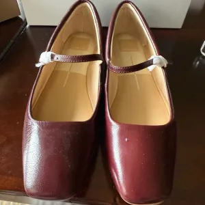 NWT - Dolce Reyes Cranberry Red Ballet Buckle Flats - Size 7 US For Work Costume