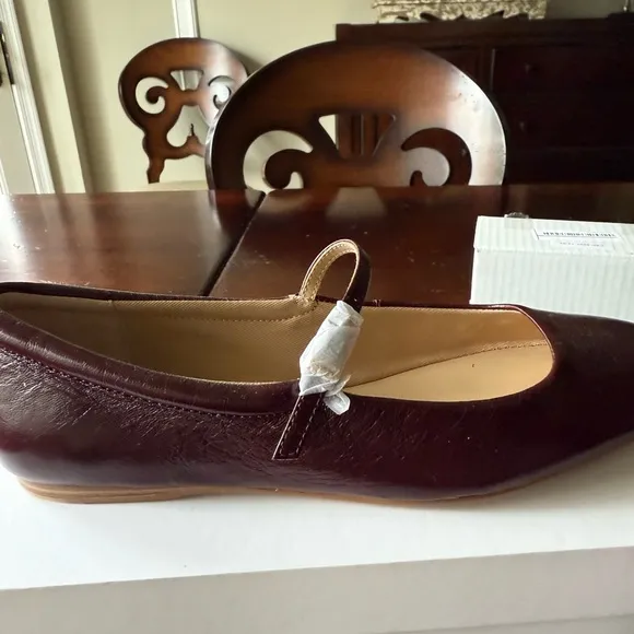 NWT - Dolce Reyes Cranberry Red Ballet Buckle Flats - Size 7 US For Work Costume